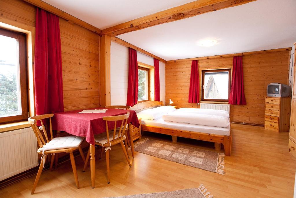 Gasthof - Pension Oedsteinblick Johnsbach Room photo